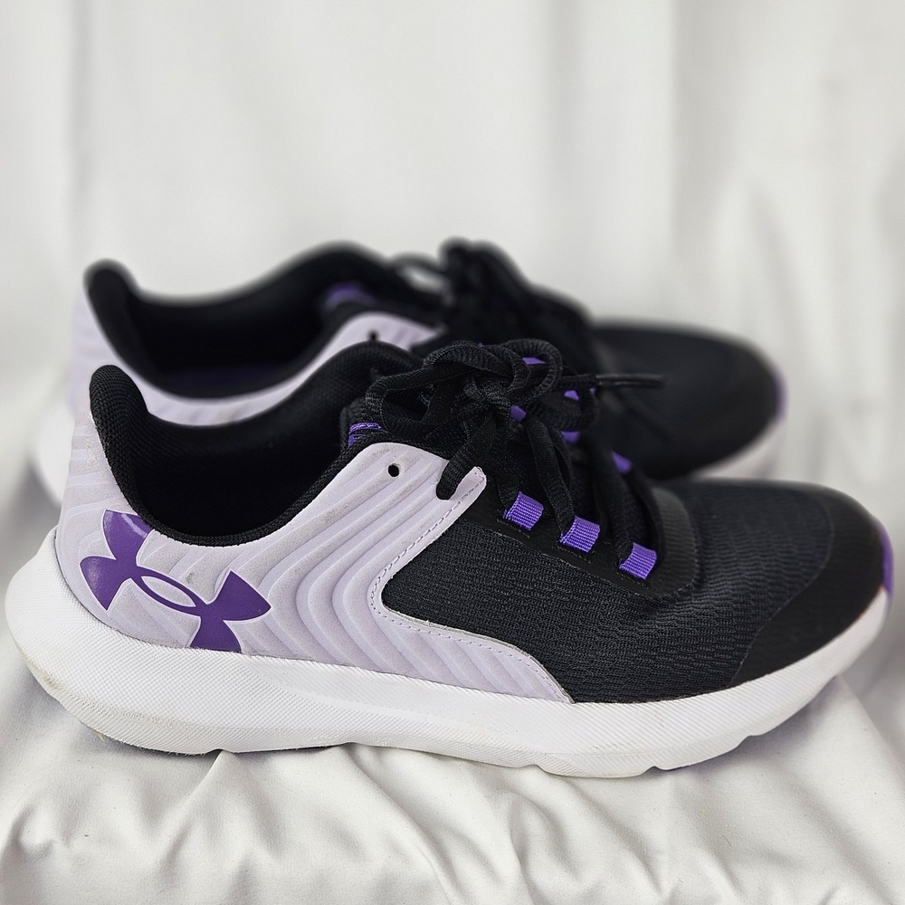 UNDER ARMOUR OUTHUSTLE PURPLE RUNNING SHOES SIZE 4.5 Y Kids